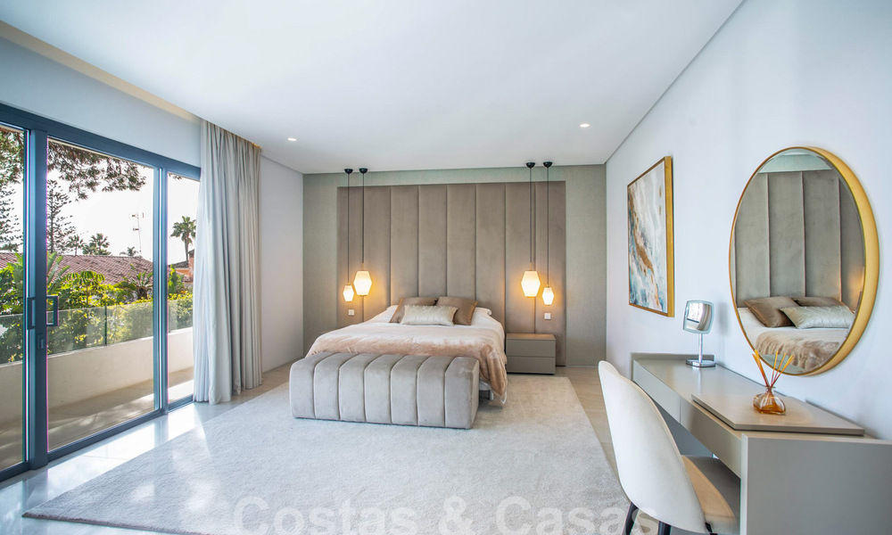 Moderne en luxueuze villa te koop, centraal gelegen op wandelafstand van het strand, beachside op de Golden Mile van Marbella 60488