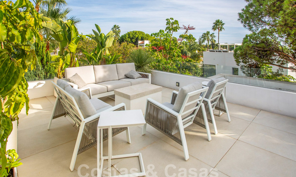 Moderne en luxueuze villa te koop, centraal gelegen op wandelafstand van het strand, beachside op de Golden Mile van Marbella 60495