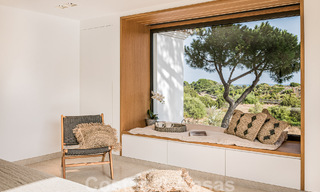 Charmante Spaanse luxevilla te koop, omgeven door natuurschoon en grenzend aan het duinenstrand in Marbella 49699 
