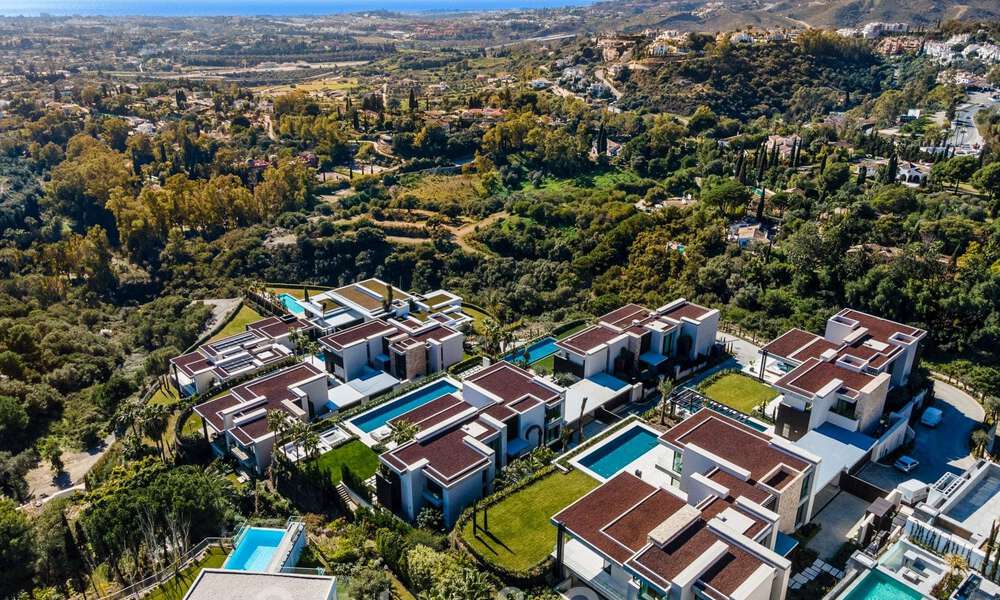 Instapklare, architectonische designervilla te koop met open zeezicht in een prestigieuze gated woonwijk in de heuvels van La Quinta in Benahavis - Marbella 49247