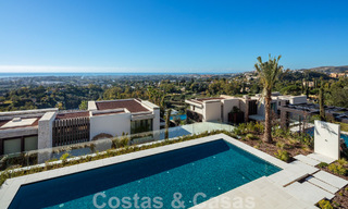 Instapklare, architectonische designervilla te koop met open zeezicht in een prestigieuze gated woonwijk in de heuvels van La Quinta in Benahavis - Marbella 49279 