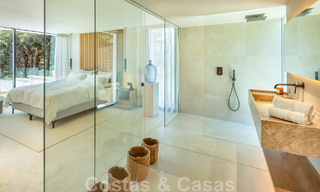 Moderne luxevilla te koop met een eigentijds design, gelegen op korte afstand van Puerto Banus, Marbella 49405 