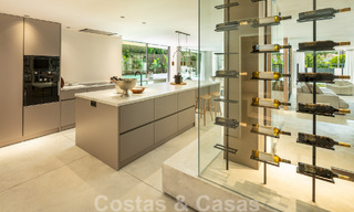Moderne luxevilla te koop met een eigentijds design, gelegen op korte afstand van Puerto Banus, Marbella 49418 