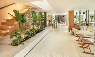 Moderne luxevilla te koop met een eigentijds design, gelegen op korte afstand van Puerto Banus, Marbella 49426 