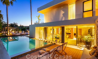 Moderne luxevilla te koop met een eigentijds design, gelegen op korte afstand van Puerto Banus, Marbella 49438 