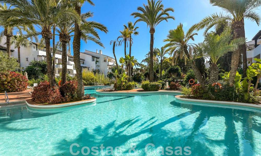 Verfijnd appartement te koop op enkele stappen van het strand, gelegen in Puente Romano op de Golden Mile in Marbella 49760