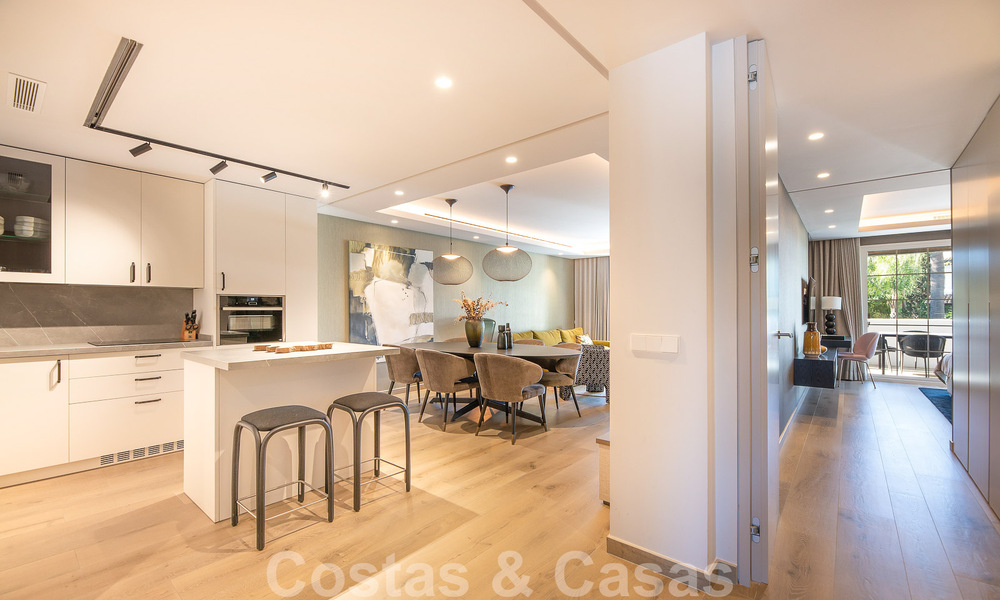 Verfijnd appartement te koop op enkele stappen van het strand, gelegen in Puente Romano op de Golden Mile in Marbella 49771