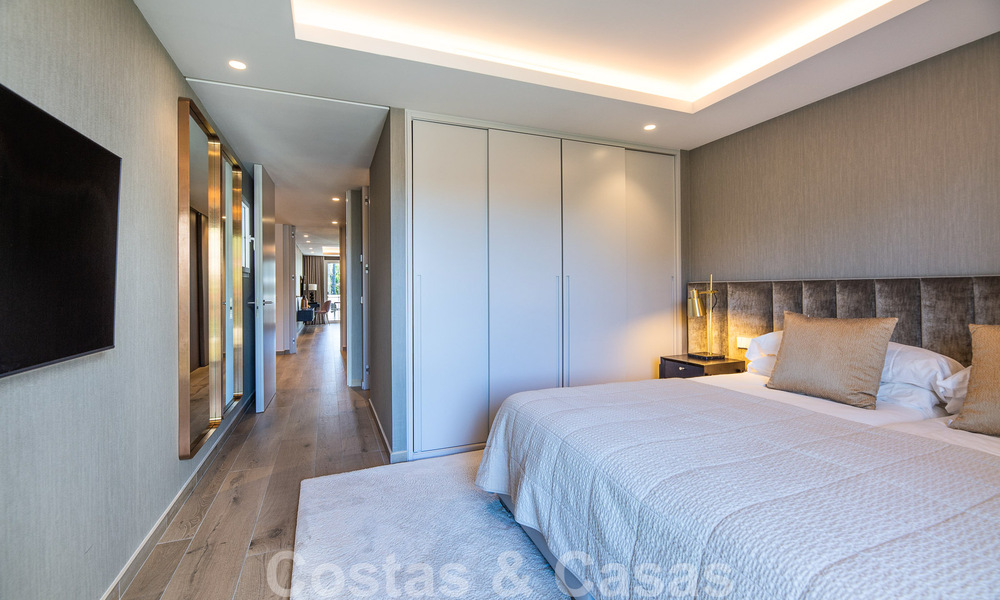 Verfijnd appartement te koop op enkele stappen van het strand, gelegen in Puente Romano op de Golden Mile in Marbella 49780