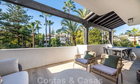 Verfijnd appartement te koop op enkele stappen van het strand, gelegen in Puente Romano op de Golden Mile in Marbella 49783