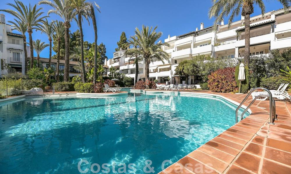 Verfijnd appartement te koop op enkele stappen van het strand, gelegen in Puente Romano op de Golden Mile in Marbella 49794