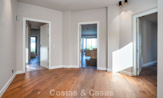 Mediterrane, luxevilla te koop in een prestigieuze woonwijk omgeven door de golfbanen van Nueva Andalucia’s vallei, Marbella 54150 