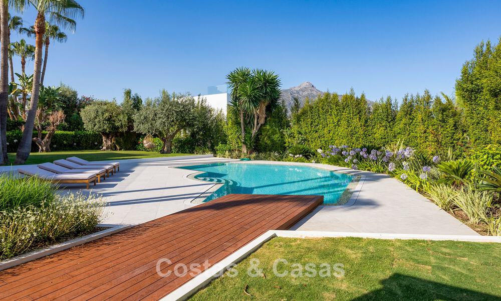 Mediterrane, luxevilla te koop in een prestigieuze woonwijk omgeven door de golfbanen van Nueva Andalucia’s vallei, Marbella 54157