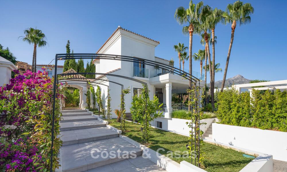 Mediterrane, luxevilla te koop in een prestigieuze woonwijk omgeven door de golfbanen van Nueva Andalucia’s vallei, Marbella 54159