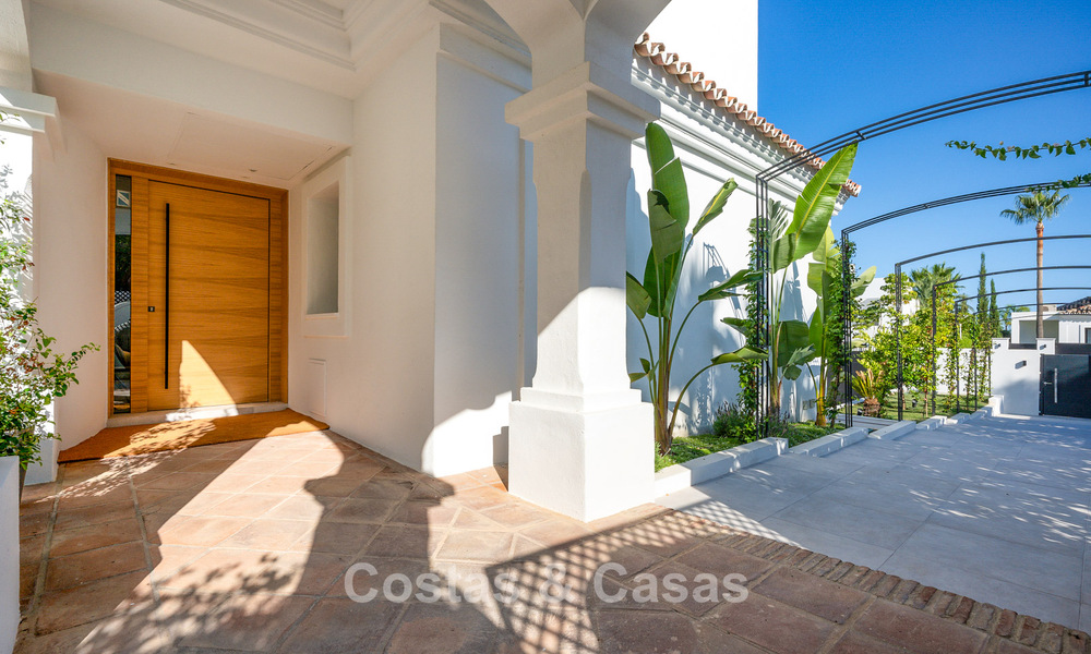 Mediterrane, luxevilla te koop in een prestigieuze woonwijk omgeven door de golfbanen van Nueva Andalucia’s vallei, Marbella 54160