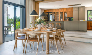 Mediterrane, luxevilla te koop in een prestigieuze woonwijk omgeven door de golfbanen van Nueva Andalucia’s vallei, Marbella 54163 