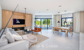 Mediterrane, luxevilla te koop in een prestigieuze woonwijk omgeven door de golfbanen van Nueva Andalucia’s vallei, Marbella 54167 