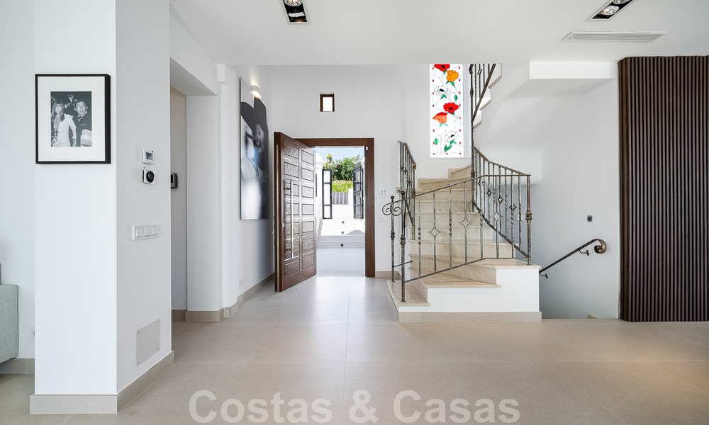 Ruime Mediterrane villa te koop gelegen in een bevoorrechte urbanisatie van Nueva Andalucia, Marbella 50557