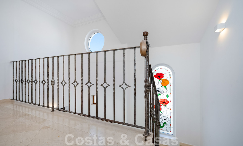 Ruime Mediterrane villa te koop gelegen in een bevoorrechte urbanisatie van Nueva Andalucia, Marbella 50573