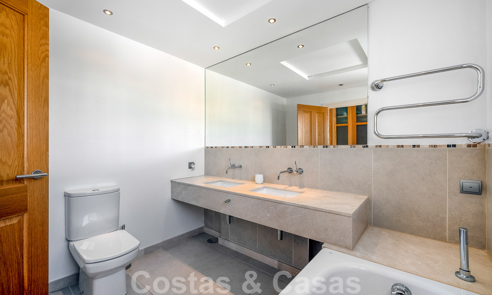 Ruime Mediterrane villa te koop gelegen in een bevoorrechte urbanisatie van Nueva Andalucia, Marbella 50585