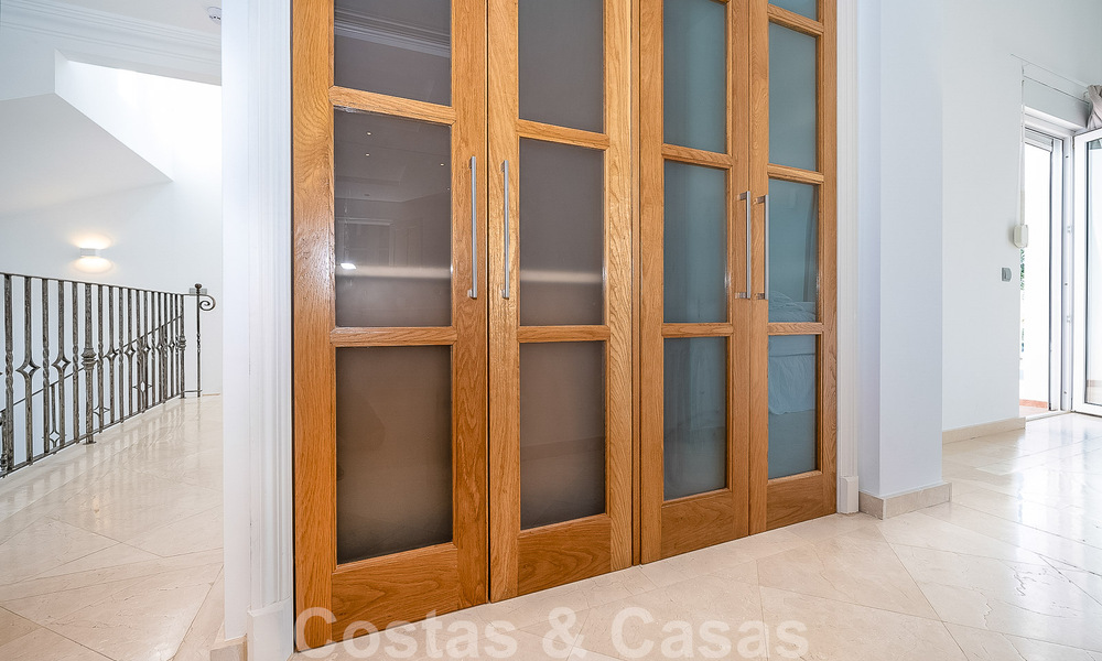 Ruime Mediterrane villa te koop gelegen in een bevoorrechte urbanisatie van Nueva Andalucia, Marbella 50587