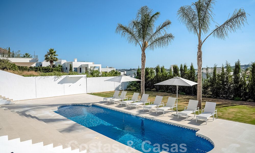 Ruime Mediterrane villa te koop gelegen in een bevoorrechte urbanisatie van Nueva Andalucia, Marbella 50600