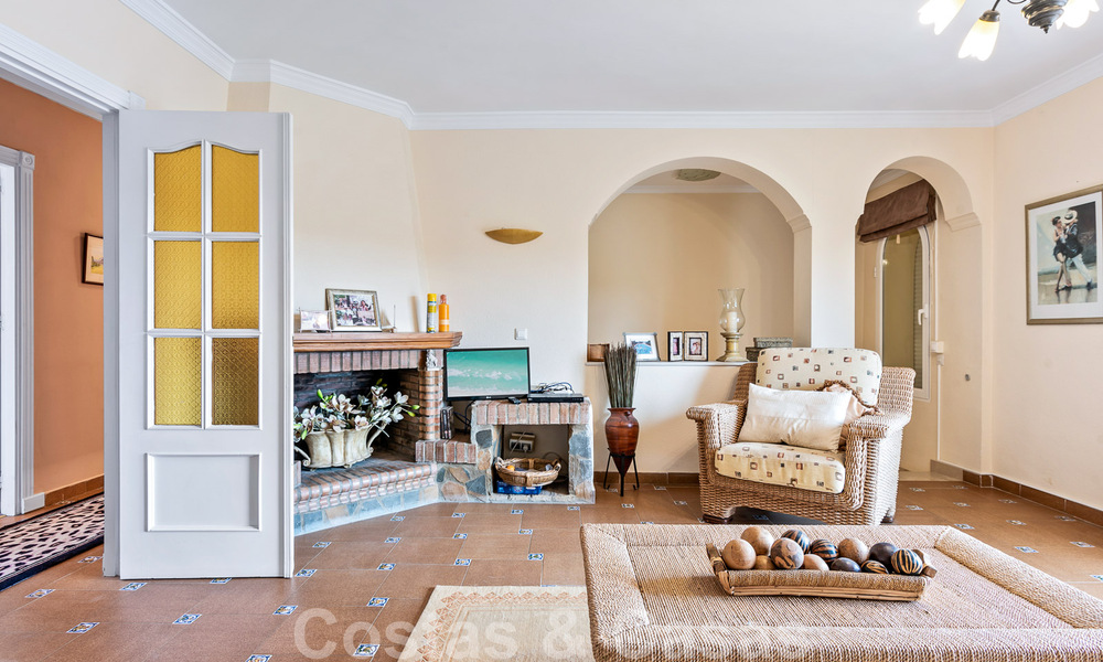 Spaans landgoed te koop op een uitgestrekt perceel gelegen in een rustige buurt op korte afstand van Estepona centrum 50892