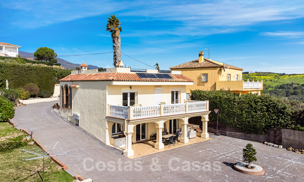 Spaans landgoed te koop op een uitgestrekt perceel gelegen in een rustige buurt op korte afstand van Estepona centrum 50913