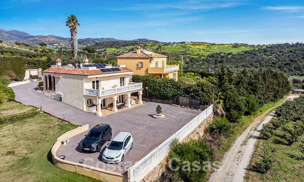 Spaans landgoed te koop op een uitgestrekt perceel gelegen in een rustige buurt op korte afstand van Estepona centrum 50914