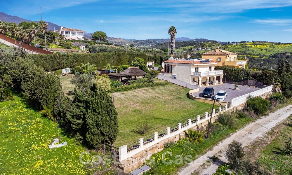 Spaans landgoed te koop op een uitgestrekt perceel gelegen in een rustige buurt op korte afstand van Estepona centrum 50915