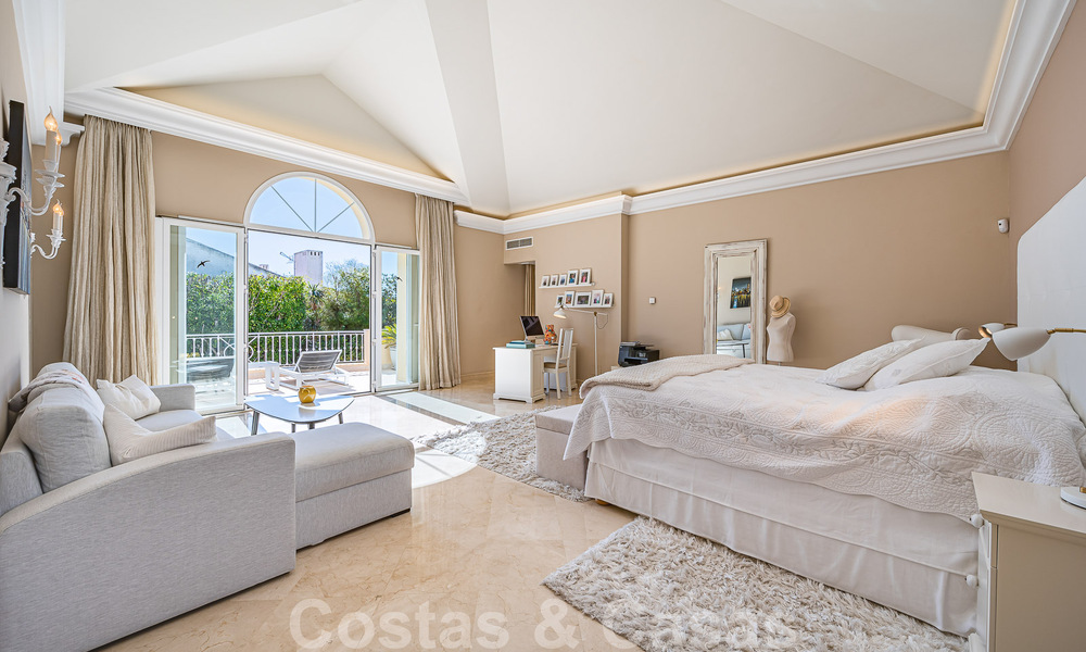 Uitmuntende luxevilla in Andalusische stijl te koop, op wandelafstand van het strand, op de Golden Mile van Marbella 50758