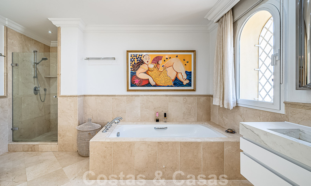 Uitmuntende luxevilla in Andalusische stijl te koop, op wandelafstand van het strand, op de Golden Mile van Marbella 50761
