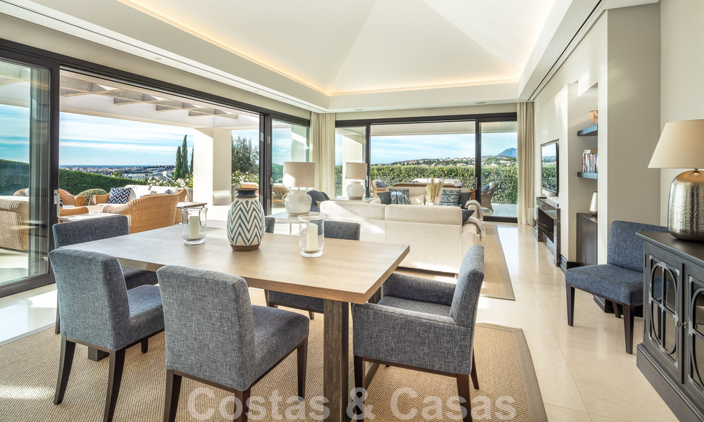 Vrijstaande, Mediterrane luxevilla te koop met verwarmd zwembad en zeezicht, omgeven door golfbanen in Nueva Andalucia, Marbella 50714
