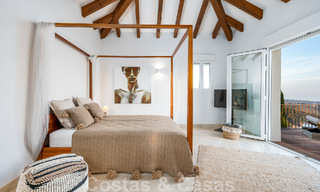 Andalusische luxevilla te koop met adembenemend panoramisch zeezicht gelegen in Los Monteros, Marbella 50973 