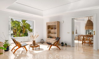 Andalusische luxevilla te koop met adembenemend panoramisch zeezicht gelegen in Los Monteros, Marbella 50992 