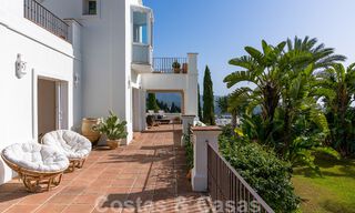 Andalusische luxevilla te koop met adembenemend panoramisch zeezicht gelegen in Los Monteros, Marbella 50996 