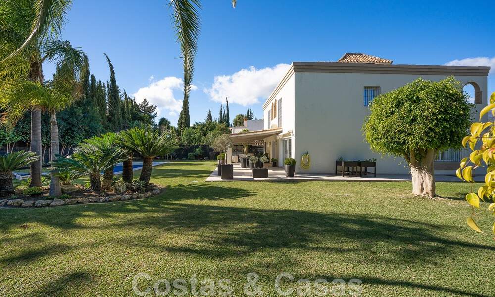 Mediterrane luxevilla te koop met 5 slaapkamers in een prestigieuze golfomgeving in Nueva Andalucia’s vallei, Marbella 50827