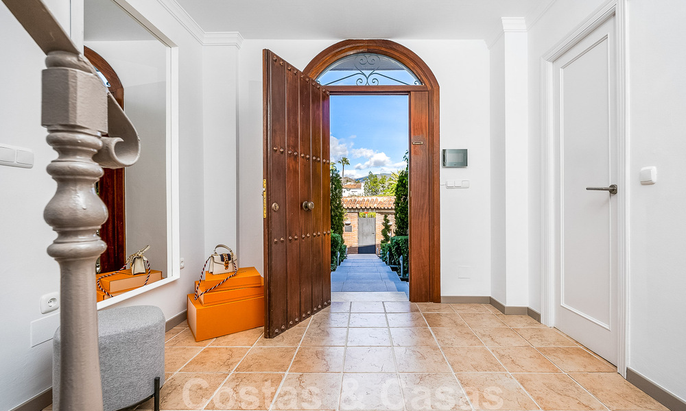 Mediterrane luxevilla te koop met 5 slaapkamers in een prestigieuze golfomgeving in Nueva Andalucia’s vallei, Marbella 50859