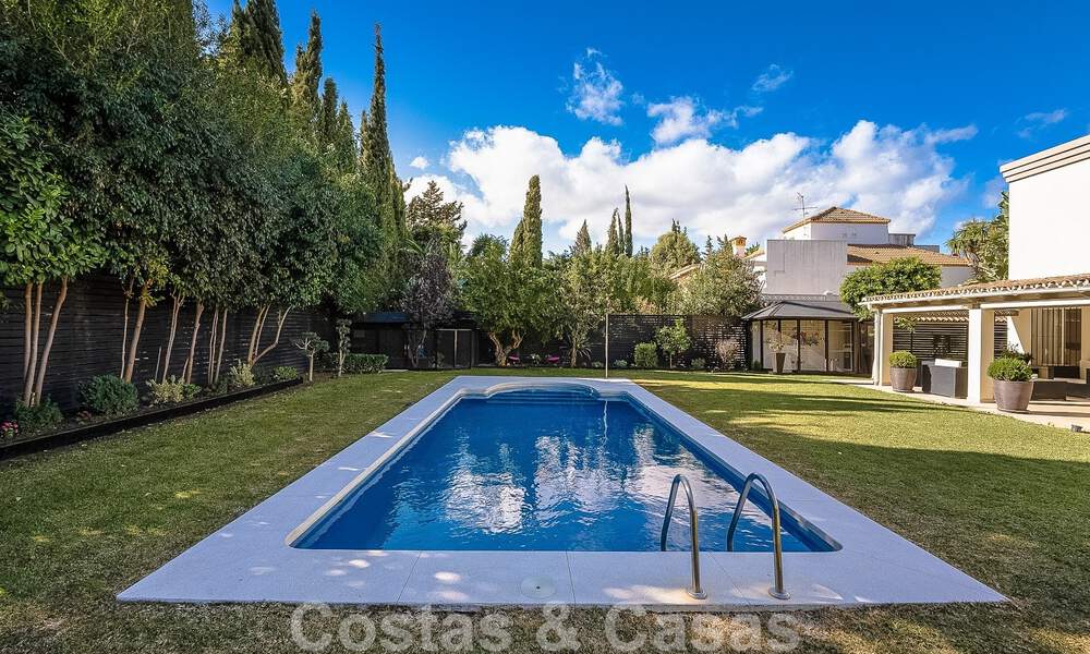 Mediterrane luxevilla te koop met 5 slaapkamers in een prestigieuze golfomgeving in Nueva Andalucia’s vallei, Marbella 50867
