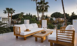 Contemporaine, vrijstaande villa te koop met charmante buitenruimtes en verwarmd zwembad in Nueva Andalucia, Marbella 51092 