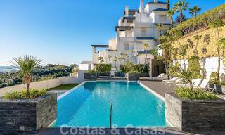 Ruim appartement te koop met ruime terrassen en een onverstoord zeezicht in Benahavis - Marbella 50695 