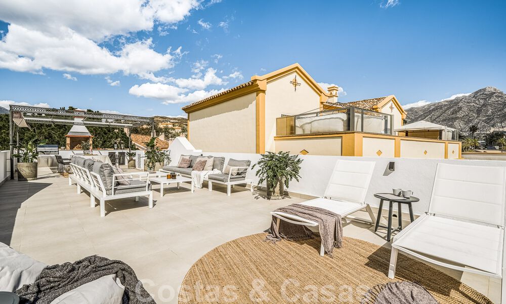 Recent gerenoveerde villa te koop, met panoramisch zeezicht gelegen in het begeerde Nueva Andalucia, Marbella 51354