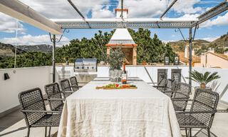 Recent gerenoveerde villa te koop, met panoramisch zeezicht gelegen in het begeerde Nueva Andalucia, Marbella 51355 