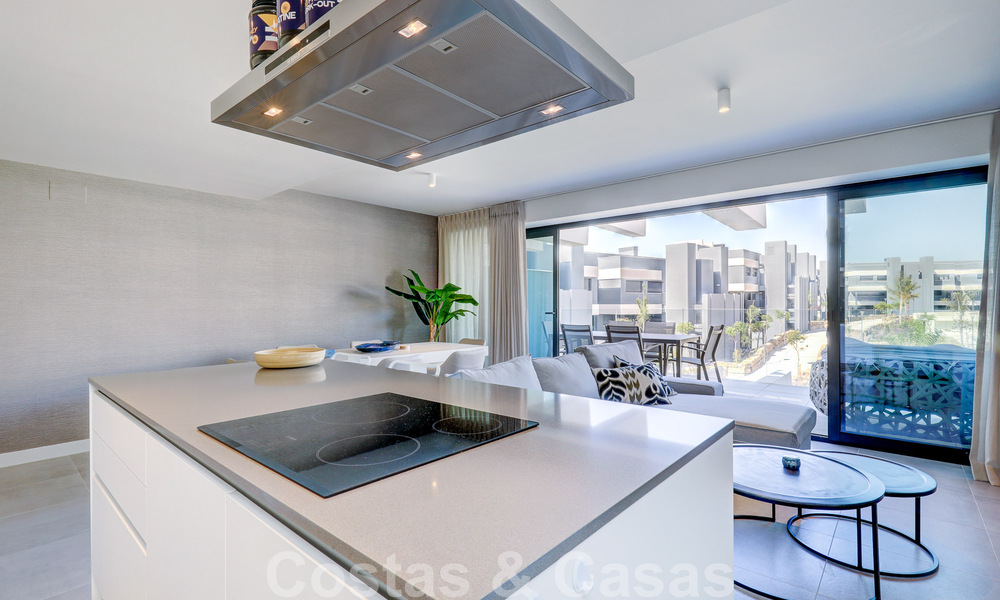 Instapklaar, modern 3-slaapkamer appartement te koop in een golfresort op de New Golden Mile, tussen Marbella en Estepona 50805