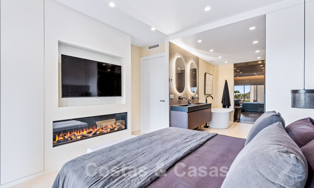 Ruim, stijlvol appartement te koop in een gated complex op eerstelijnsstrand met zeezicht, op de New Golden Mile, Marbella - Estepona 51291