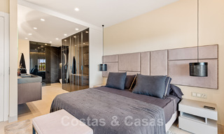 Ruim, stijlvol appartement te koop in een gated complex op eerstelijnsstrand met zeezicht, op de New Golden Mile, Marbella - Estepona 51301 