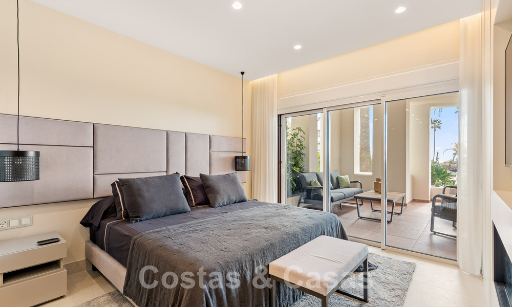 Ruim, stijlvol appartement te koop in een gated complex op eerstelijnsstrand met zeezicht, op de New Golden Mile, Marbella - Estepona 51307