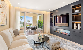 Ruim, stijlvol appartement te koop in een gated complex op eerstelijnsstrand met zeezicht, op de New Golden Mile, Marbella - Estepona 51310 