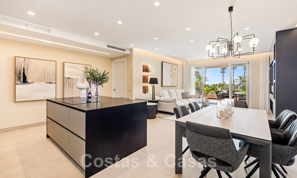 Ruim, stijlvol appartement te koop in een gated complex op eerstelijnsstrand met zeezicht, op de New Golden Mile, Marbella - Estepona 51313