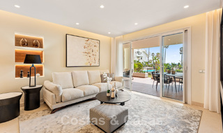 Ruim, stijlvol appartement te koop in een gated complex op eerstelijnsstrand met zeezicht, op de New Golden Mile, Marbella - Estepona 51317 