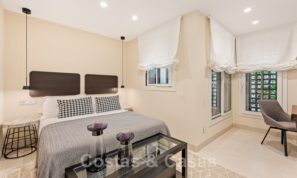 Ruim, stijlvol appartement te koop in een gated complex op eerstelijnsstrand met zeezicht, op de New Golden Mile, Marbella - Estepona 51321